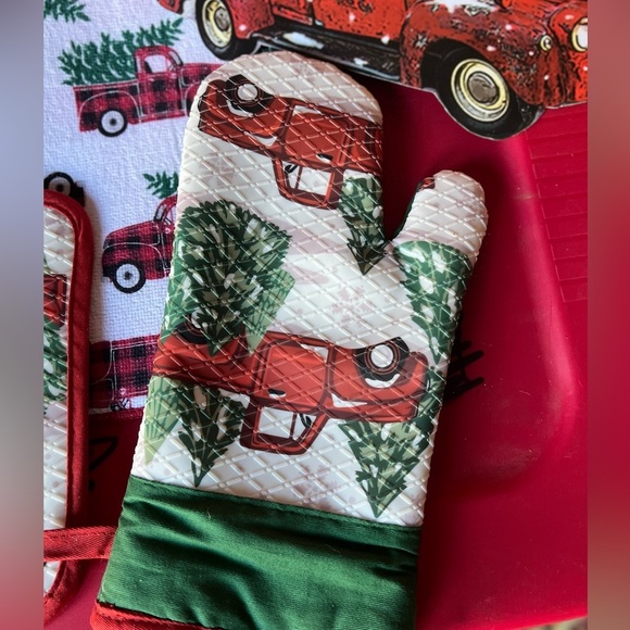 Vintage 5x Christmas Red Truck Kitchen
Decor - Picture 4 of 6